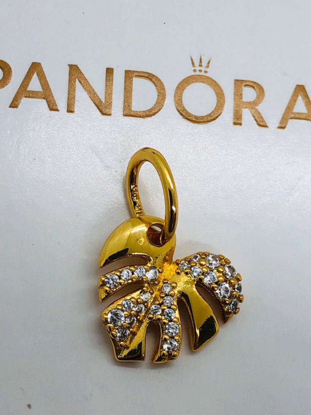 Pandora Sparkling Monstera Leaf Dangle Charm